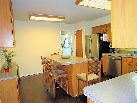 4th image of 601 Sunshine Ct