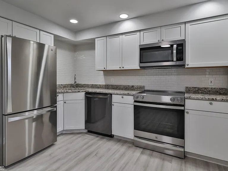 353 Broad St #2 — Photo 2