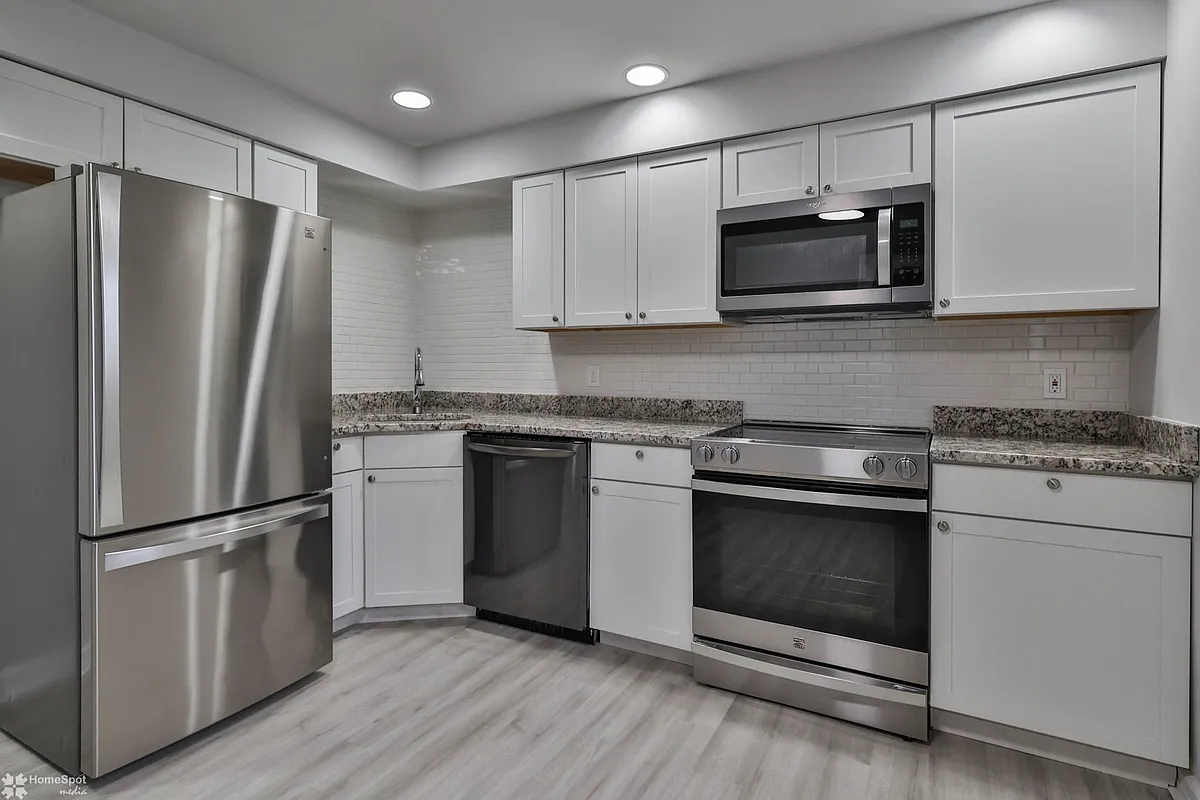 Building Photo - 353 Broad St #2