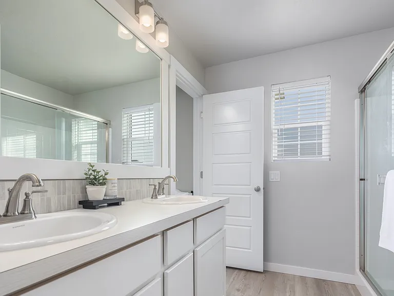 1127 N World Cup Ln — Photo 18