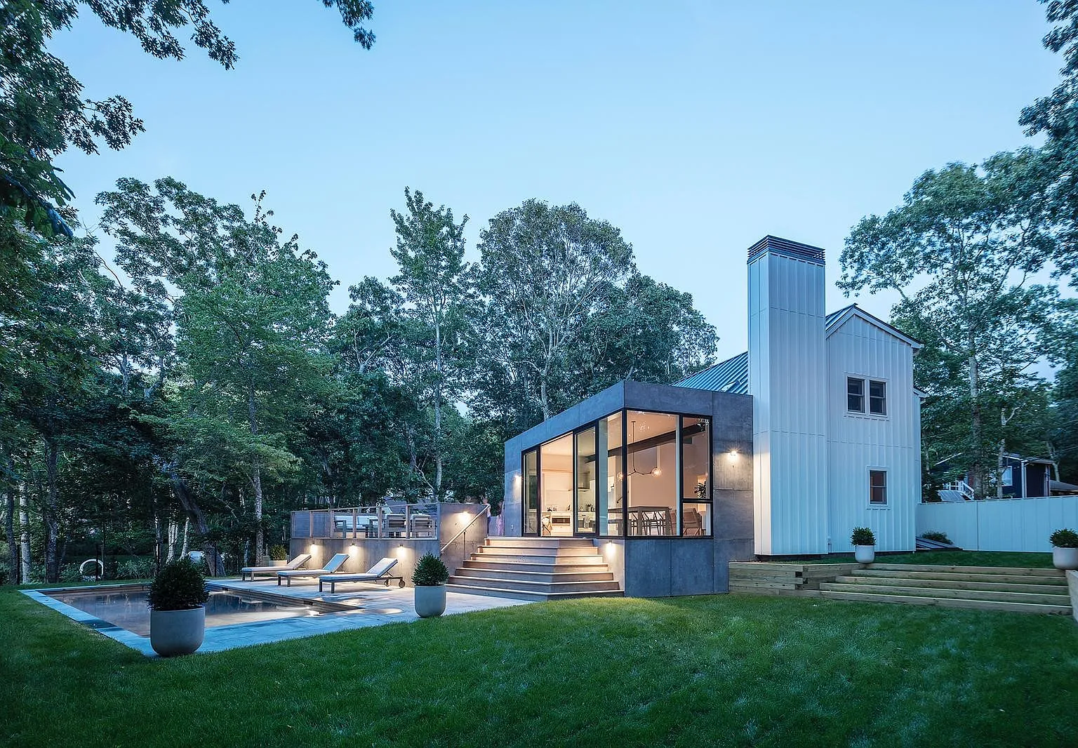Waterviews 3+ Bedroom Renovated Modern Home with Pool — Photo 1