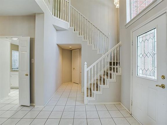 4th image of 1628 Blackstone Dr