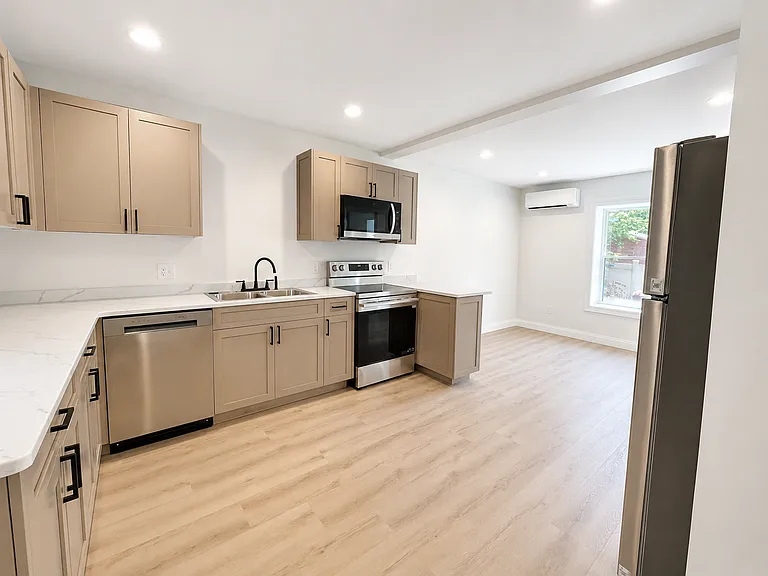 105 Watson Ave — Photo 4