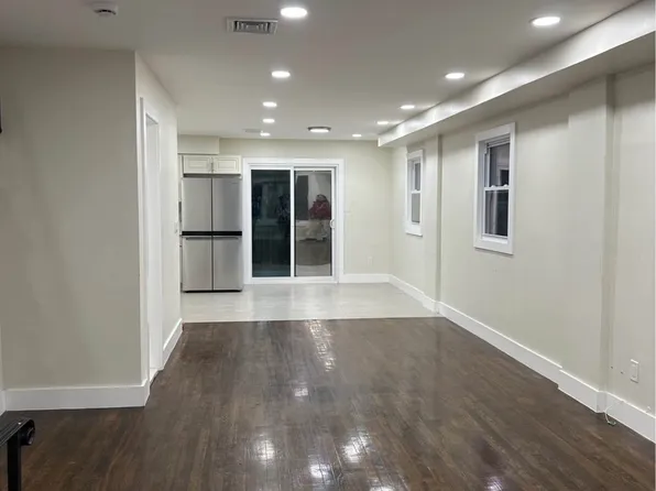 (undisclosed Address), Whitestone, NY 11357