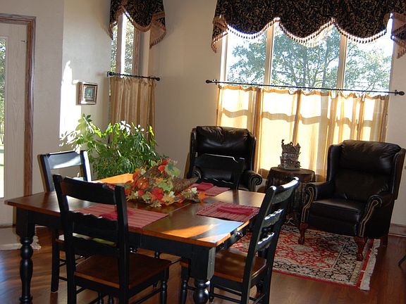Sunroom/ Dining