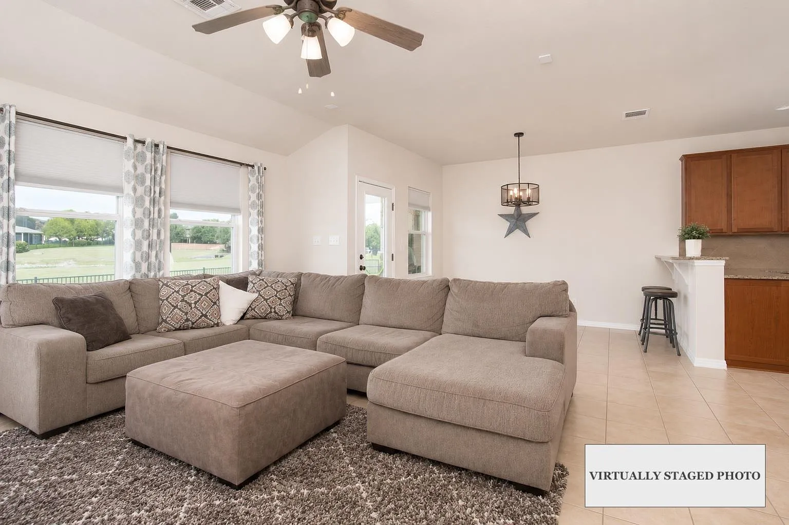 3 bed, 2.0 bath, 1898 sqft, $2,500 — Photo 3