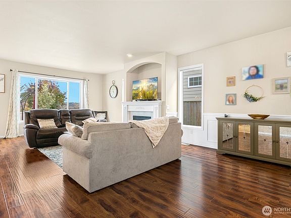 3rd image of 17608 106th Street E