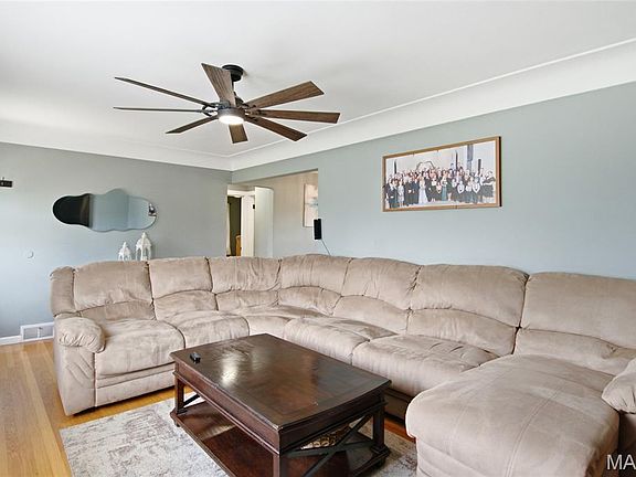 4th image of 14 Circle Dr