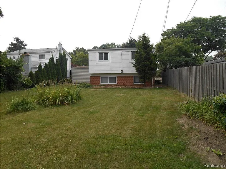 1440 W Elmwood Ave — Photo 26
