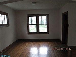 4th image of 469 Hilltonia Ave