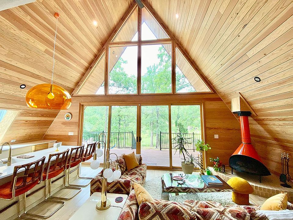 Open kitchen, living room