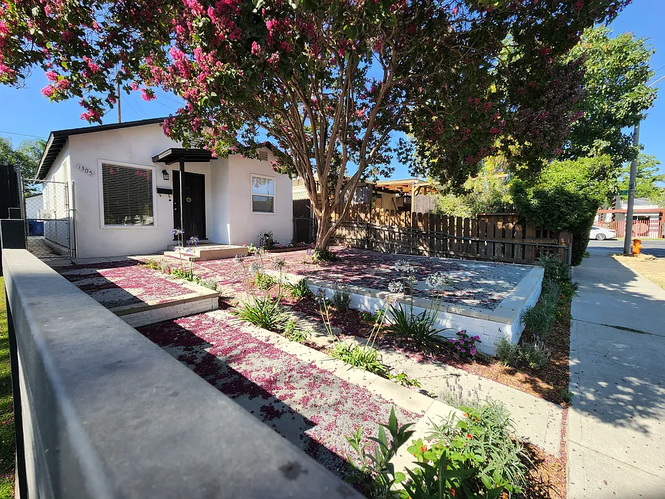 1305 W Chandler Blvd
