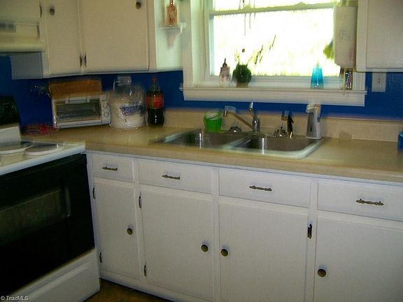 5th image of 152 Belair Dr