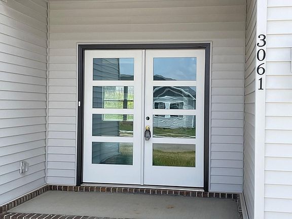 3rd image of 3061 Laredo Dr