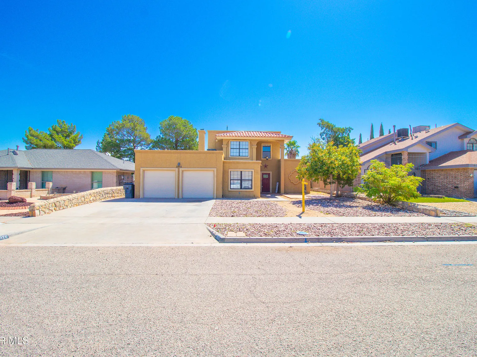 3 bed, 2.5 bath, 2014 sqft, $1,950 — Photo 1