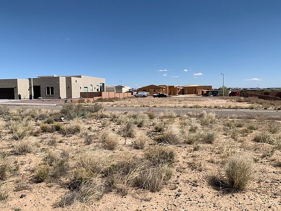 4th image of Jade Dr NW