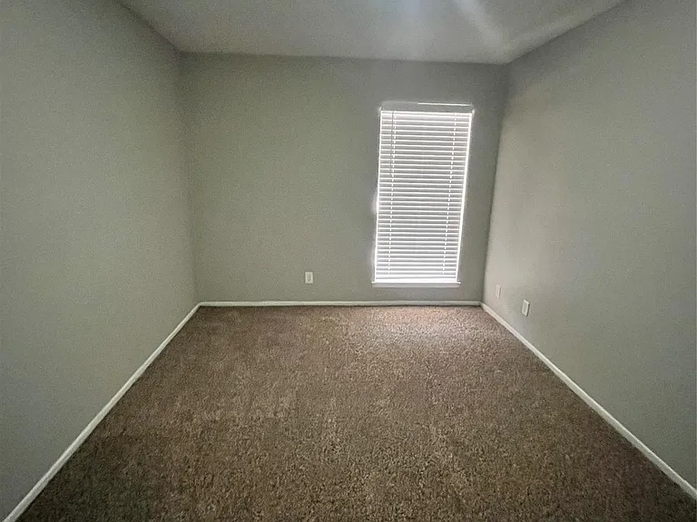 22318 Meadowgate Dr — Photo 17