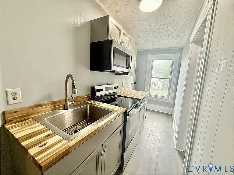 419 Park Ave #B — Photo 2