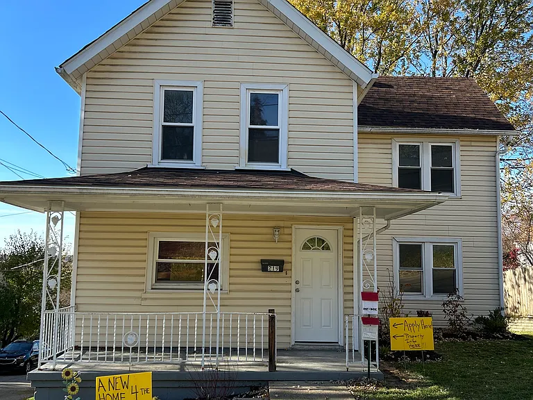 219 Douglas Ave — Photo 3