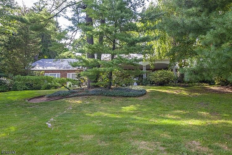 1st image of 16 Merrywood Dr