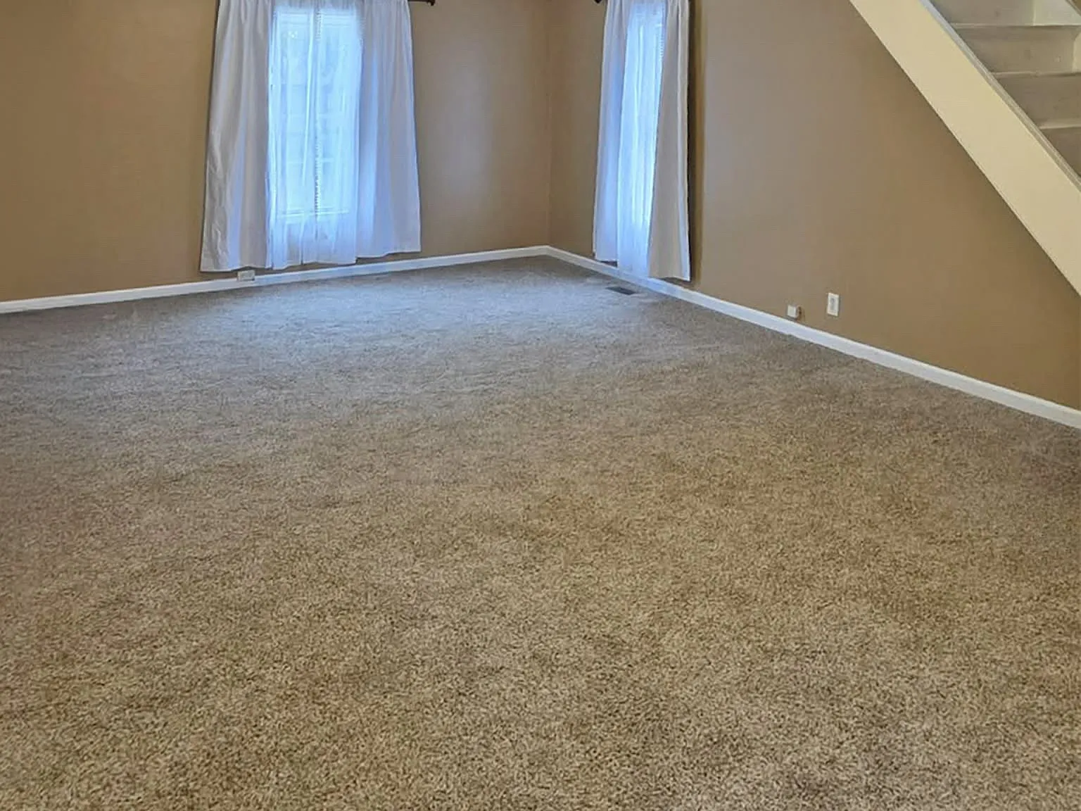2 bed, 927 sqft, $1,100 — Photo 3