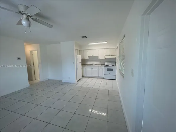 5200 NW 16th St APT 1, Lauderhill, FL 33313