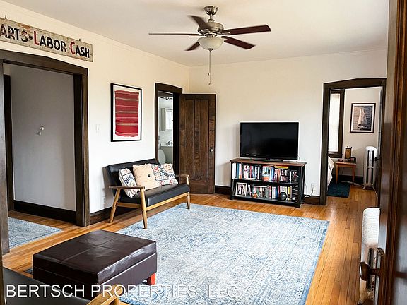 3rd image of 2610 W Montrose Ave APT 1S