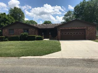 8 Village Ct, Westville, IL 61883