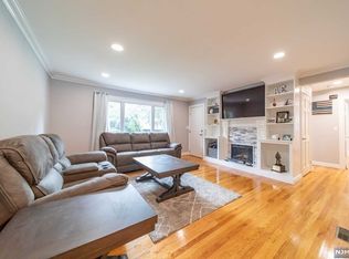 2 High St, Westwood, NJ 07675