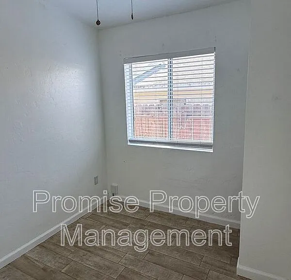 1209 Langford St — Photo 15