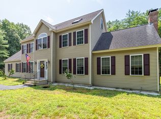 136 River Rd, Pepperell, MA 01463