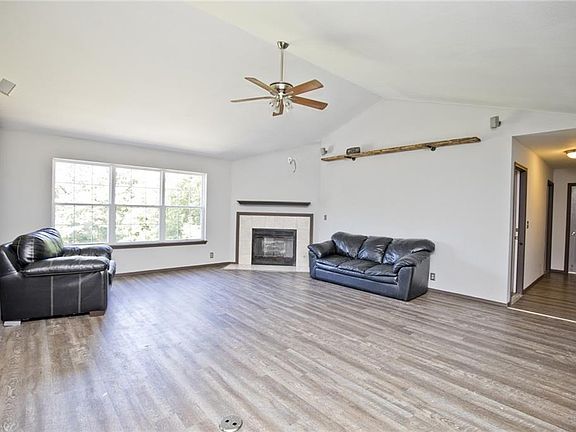 3rd image of 4 Penzance Dr