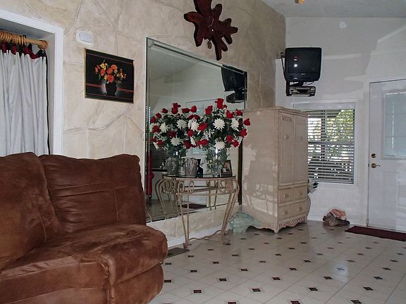 Large Den/Office/Game Room