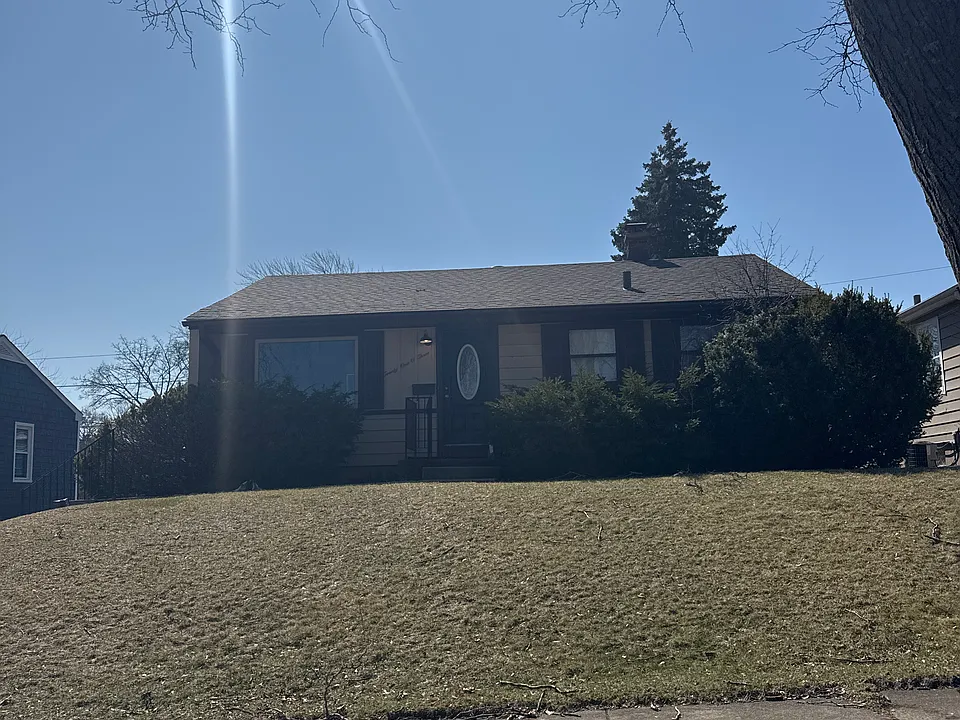 2103 Pearsall Pkwy