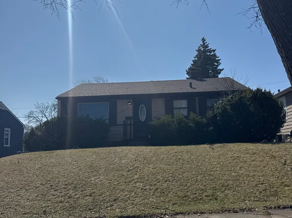 2103 Pearsall Pkwy, Waukegan, IL 60085
