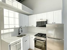 32 W Main St