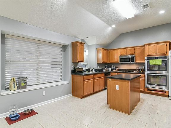 5th image of 702 Claridge Dr