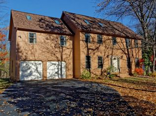 783 Avon Crest Blvd, Niskayuna, NY 12309