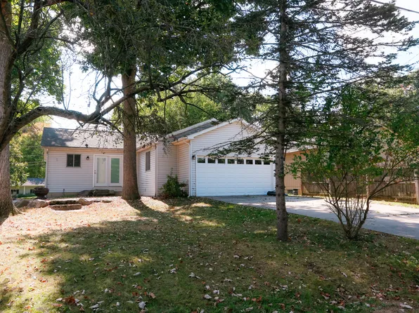 5780 Prentice Rd, Waterford, MI 48327