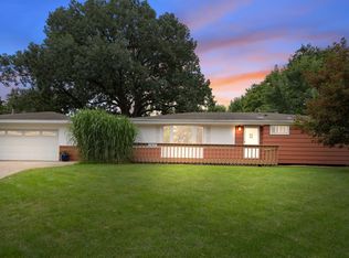 11425 Kell Cir, Bloomington, MN 55437