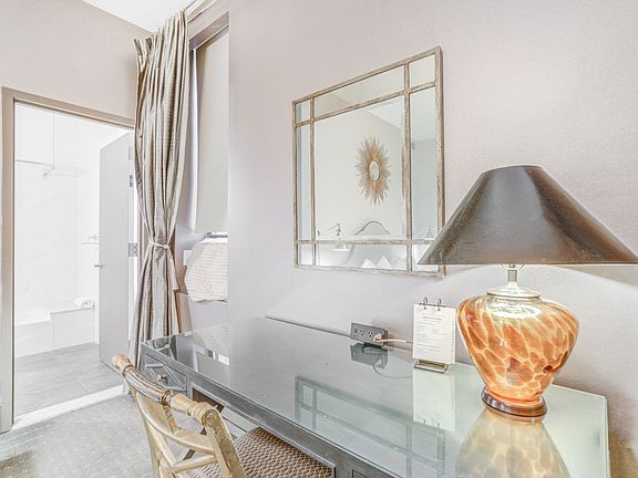 5th image of 144 E 40th St #303