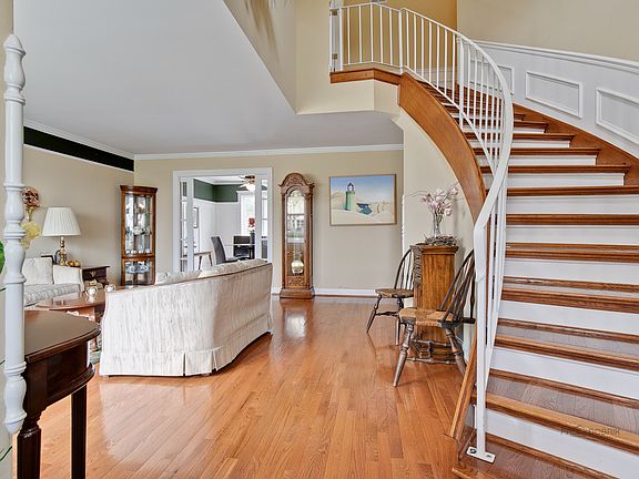 4th image of 217 Amber Ln