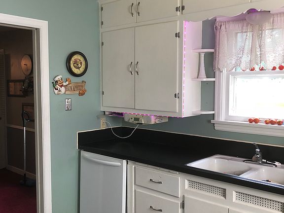 Kitchen shot 2