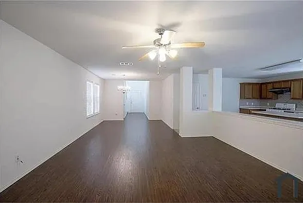 3 bed, 2475 sqft, $2,700 — Photo 4