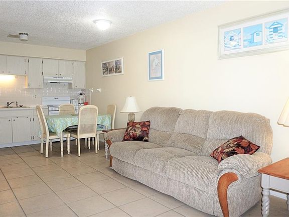 4th image of 4341 Tahitian Gardens Cir APT B