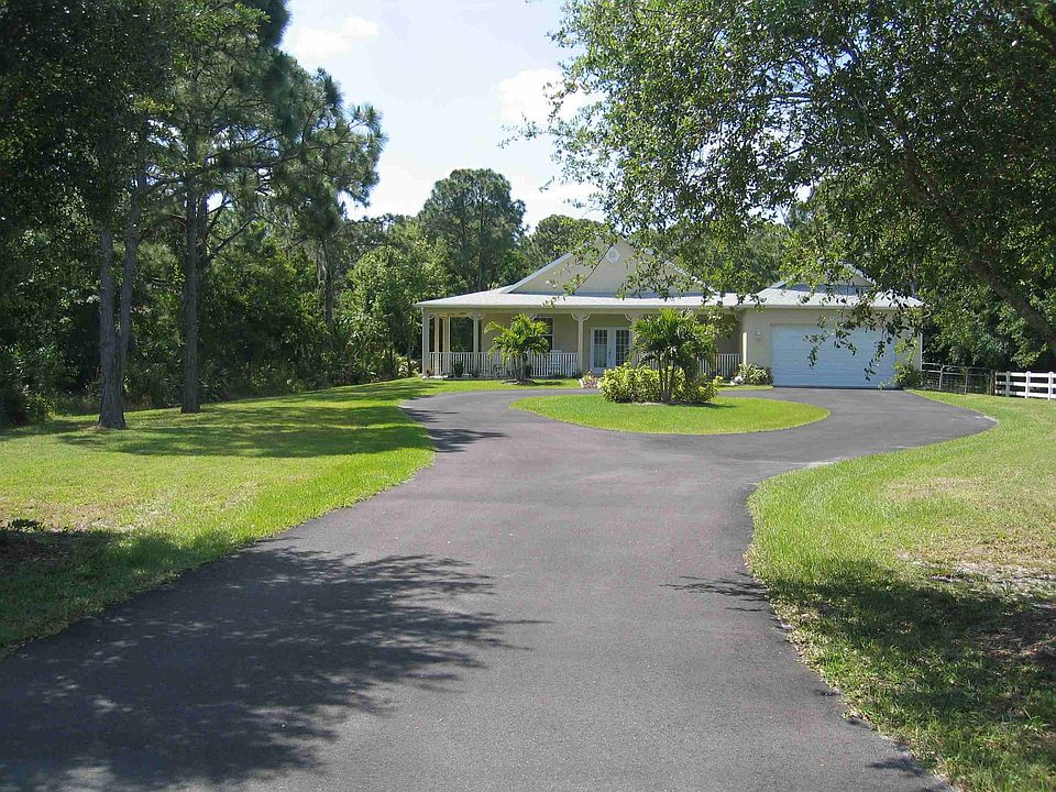 Country Home for Sale on 1 acre
