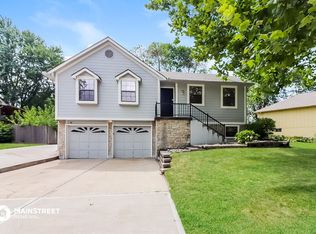 1216 NE Birchwood Dr, Lees Summit, MO 64086