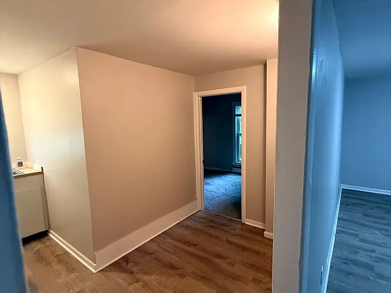 27 E Crescent St — Photo 3