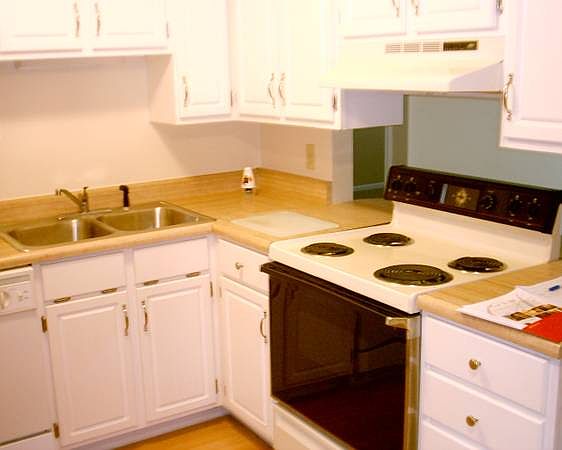 2nd image of 1415 Summergate Pkwy