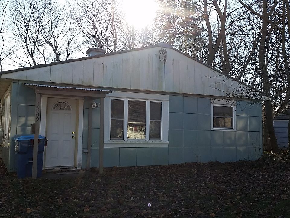 1st image of 1009 Clover St
